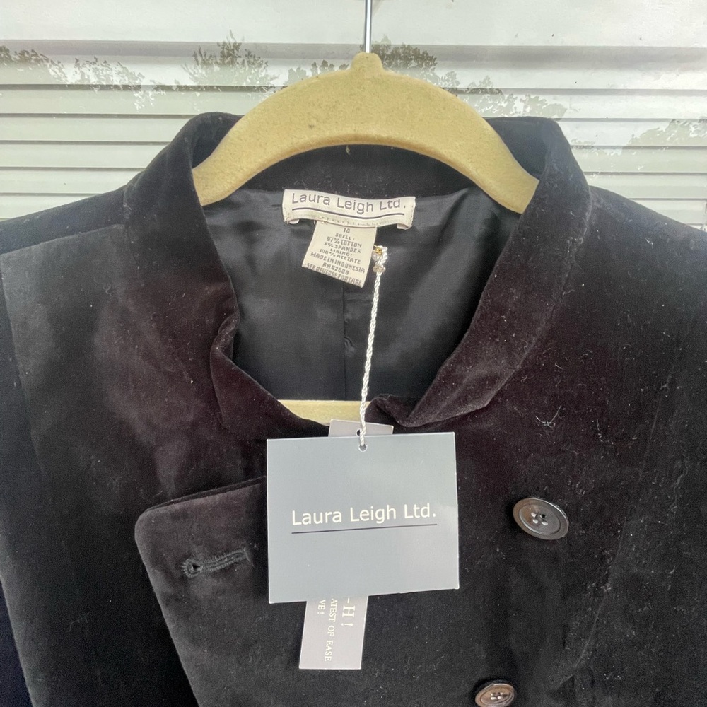 Laura Leigh Black Velvet Cropped Blazer - Picture 4 of 9